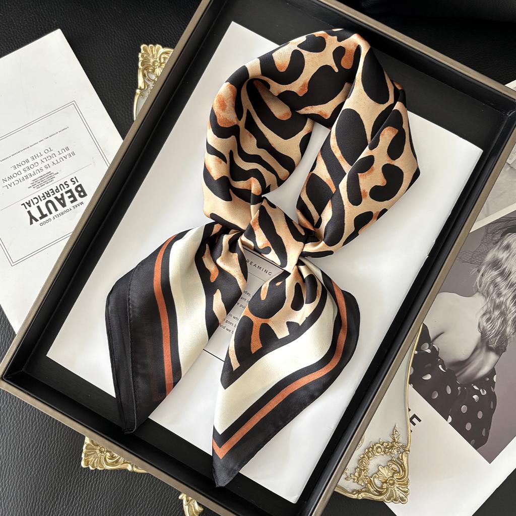 New Literary Fashionable Bandana Imitation Silk 70*70Cm Temperament Square Scarves Women SpringSummer Soft Satin Scarf