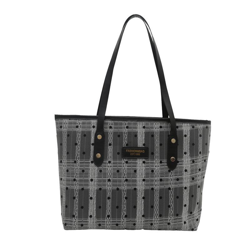Trendy Large Capacity Tote Bag For Stylish College Students Ideal For Daily Commute