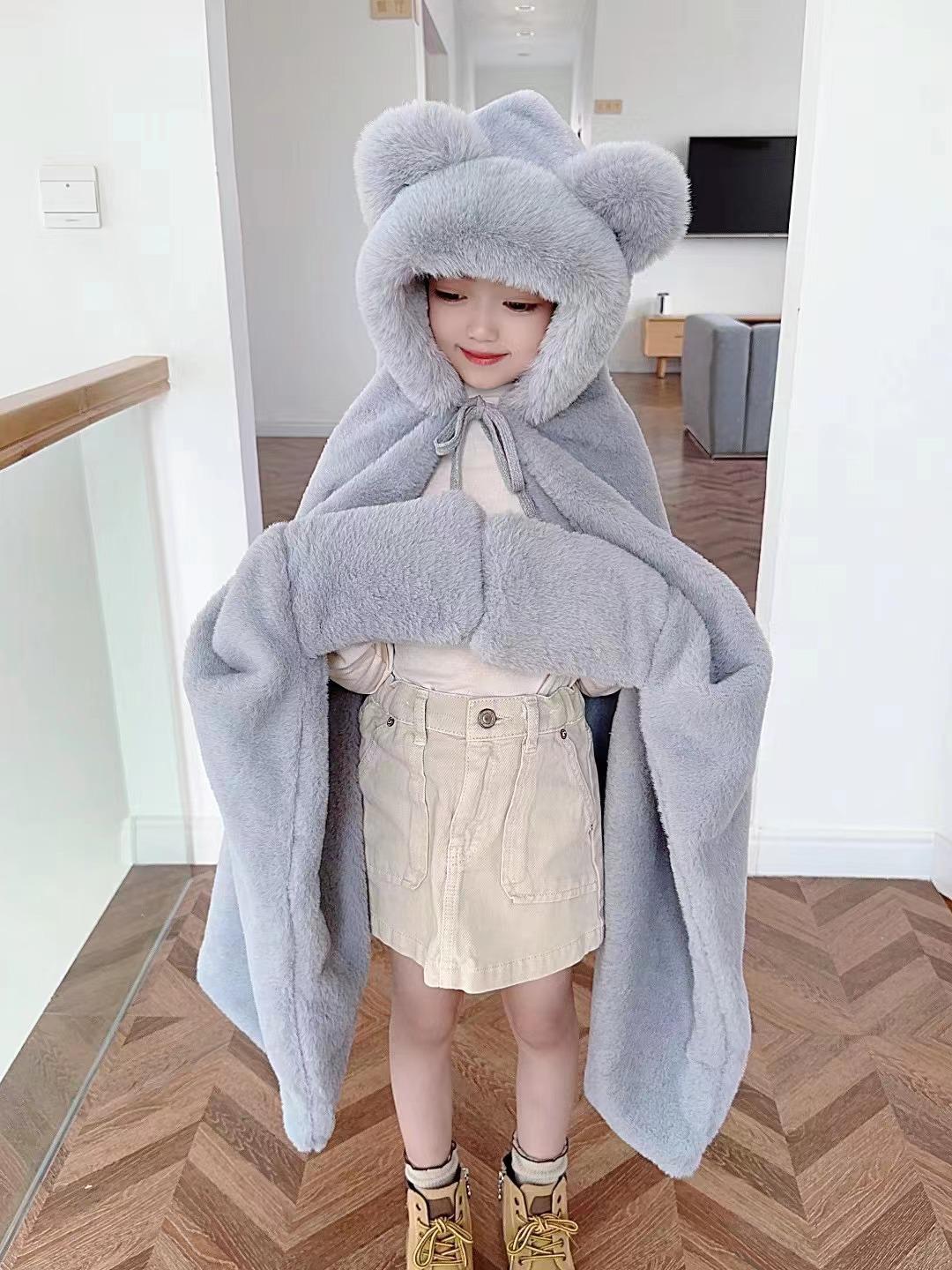 

2025 Double-Layer Thick Bear Shawl Blanket – Cute Cloak Sofa Blanket for Autumn and Winter