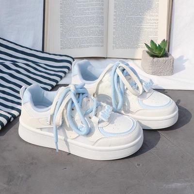 Tendance niche chaussures à semelle épaisse pour femmes printemps été nouveaux modèles montrent pieds petits mode décontracté petites chaussures de pain blanc