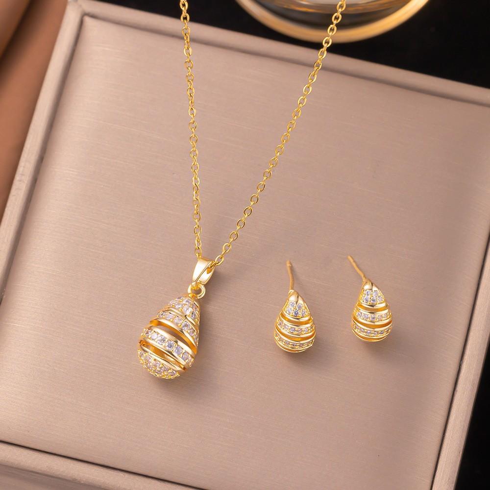 Elegant Burgundy Cherry Necklace For Women Minimalist Luxury Collarbone Chain Delicate Pendant