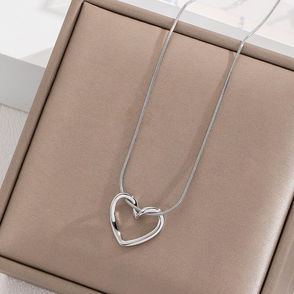 Fashion Twist Heart Pendant Necklace For Women Girls 18K Gold Plated Stainless Steel Chain Necklace