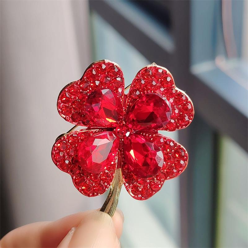 Fashionable And Minimalist Four Leaf Clover Women'S Brooch, Anti Glare Fixed Clothing Accessories Jewelry