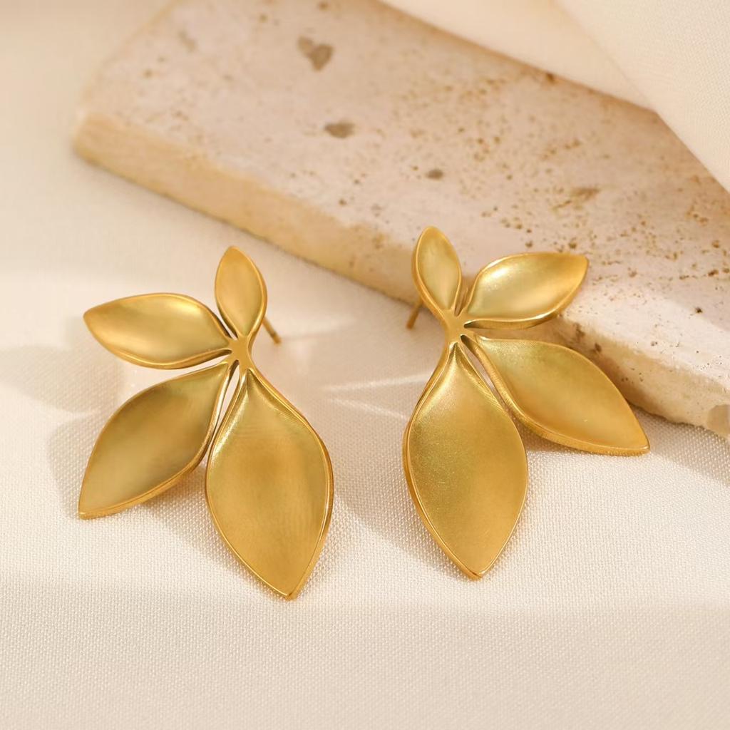 High quality new stainless steel flower leaf stud earrings 2026 versatile fashion new leaf stud earrings trendy earrings