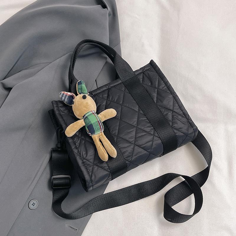 

Мода осень-зима 2025, женская сумка из ромбовидного пухового материала, большая вместительная сумка-тоут для поездок на работу и за покупками, сумка для студентки no pendant чёрный