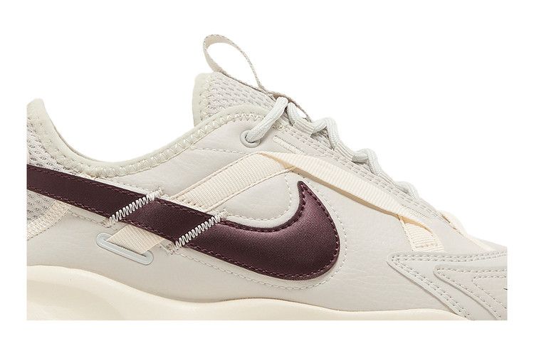 Nike Damen TC 7900 'Light Bone Burgundy Crush'