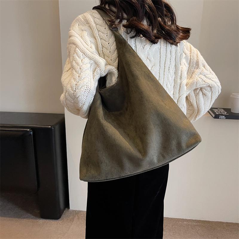 Autumn and Winter Vintage Women's Bag Large Capacity Suede Shoulder Bag Solid Color Simple Casual Commuter Bag Retro Handbags