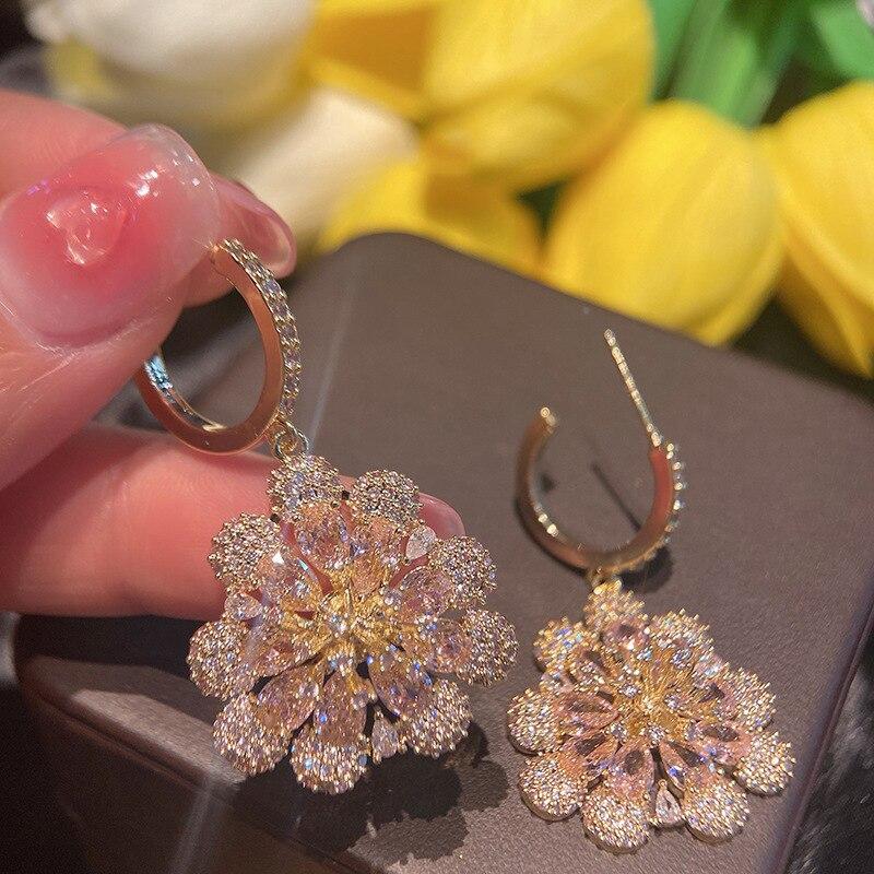 New Fashion Sweet Flower Stud Earrings for Girls Micro Pave Cubic Zirconia Statement Jewelry Women Luxury Jewelry