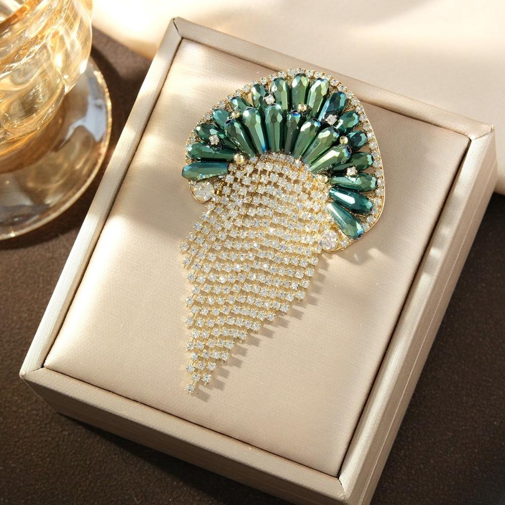 Original Personality Luxury Full of Crystal Waterfall Tassel Jellyfish Brooches for Women High Quality Pin Suit Corsage Jewelry