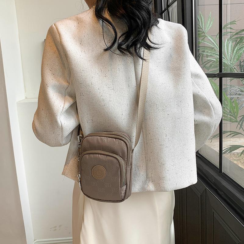 Mobile phone bag women's 2025 new small satchel women's casual shoulder bag casual versatile messenger bag women's mini small bag