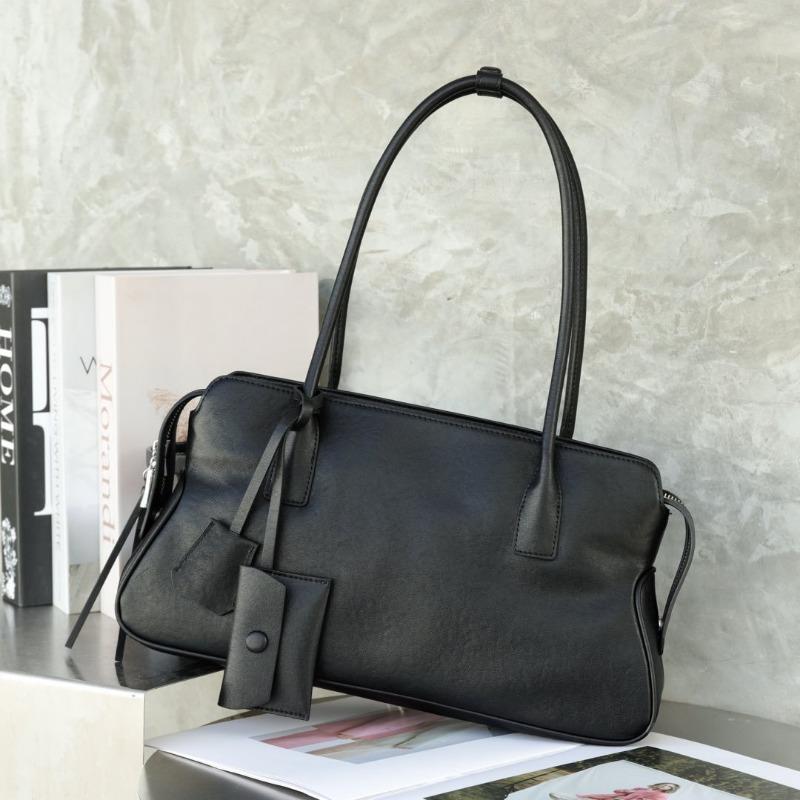 Underarm Bag with A High-end Feel, Hand-held Pillow Women's Bag, and Single-shoulder Baguette Bag Are Popular