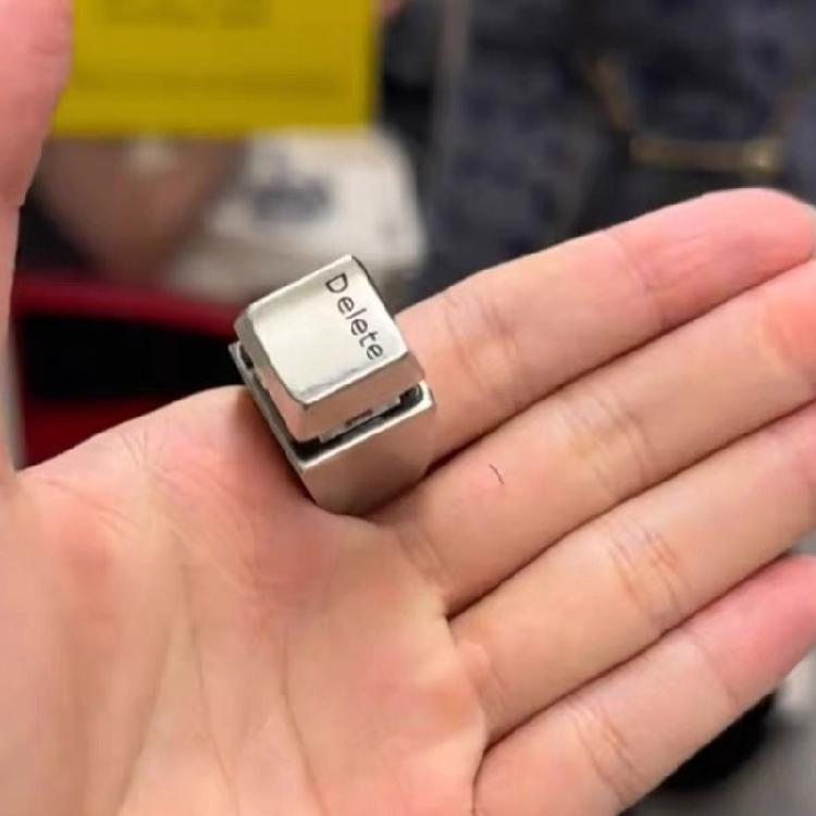 Modern Deletes Key Rings in Sturdy Alloy Materials Jewelry Accessory for Creative People Daily Use Stylish Outfits