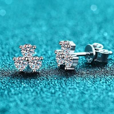 Orecchini a Lobo Moissanite 0.6CT Argento Sterling Placcato Oro Bianco 18K D VVS1 Diamante da Laboratorio Orecchini a Perno Fiore di Prugno Per Donna
