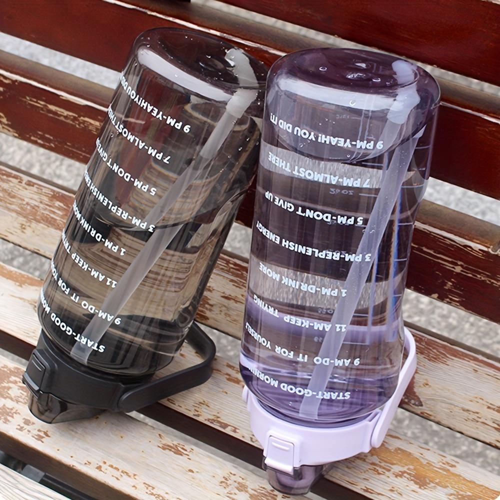 2L/67.63oz Sportwasserbecher Transparent Große Kapazität Wasserflasche mit Stroh Geeignet für Outdoor-Sportarten Fitnesstraining