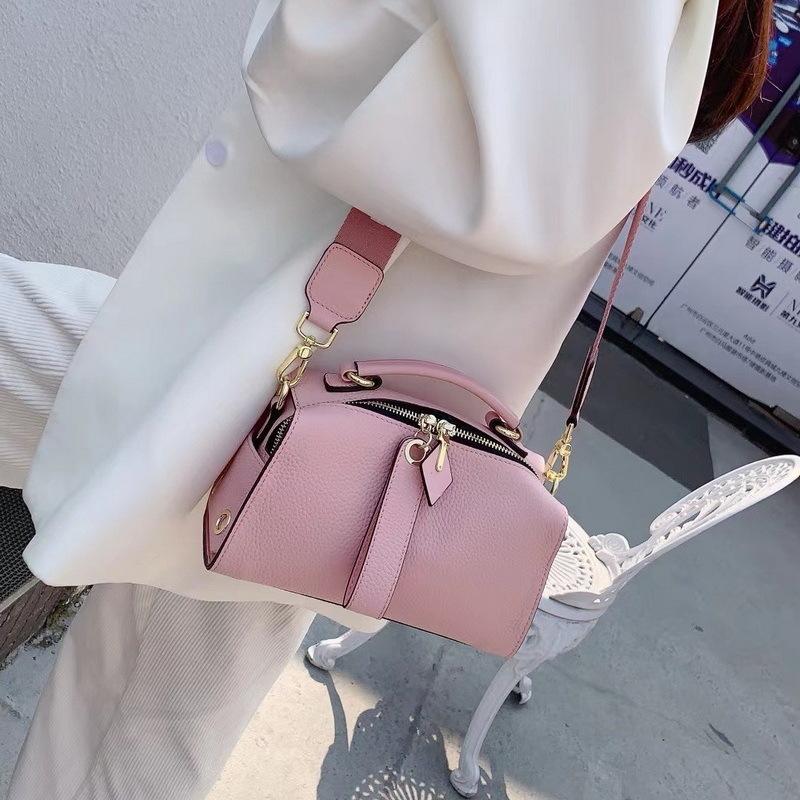 2026 New Leather Women's Bag Square Foreign Style Pillow Bag Versatile Fashion Temperament Portable Shoulder Bag Cross-border Wholesale