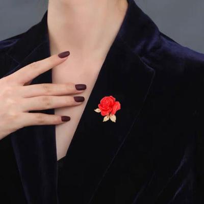 Legierung Brosche Pin Rose Blume Form Glänzende Strass Intarsien Exquisite Kragen Abzeichen Kragen Mantel Zubehör
