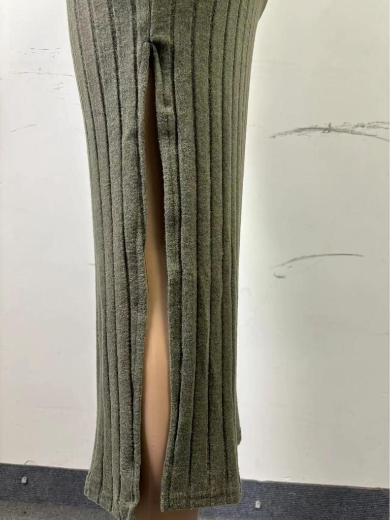 2025 Autumn/Winter Bestseller: European and American Women's Long-Sleeved Round Neck Slit Knit Dress.