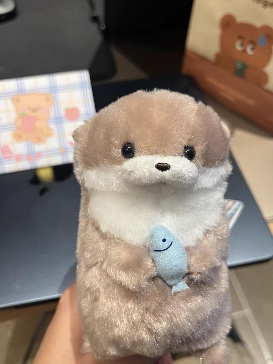 

Cute Little Otter Hug Fish Plush Doll Pendant Doll Gift Gift Cute Girl Heart Keychain Pendant Creative Gift