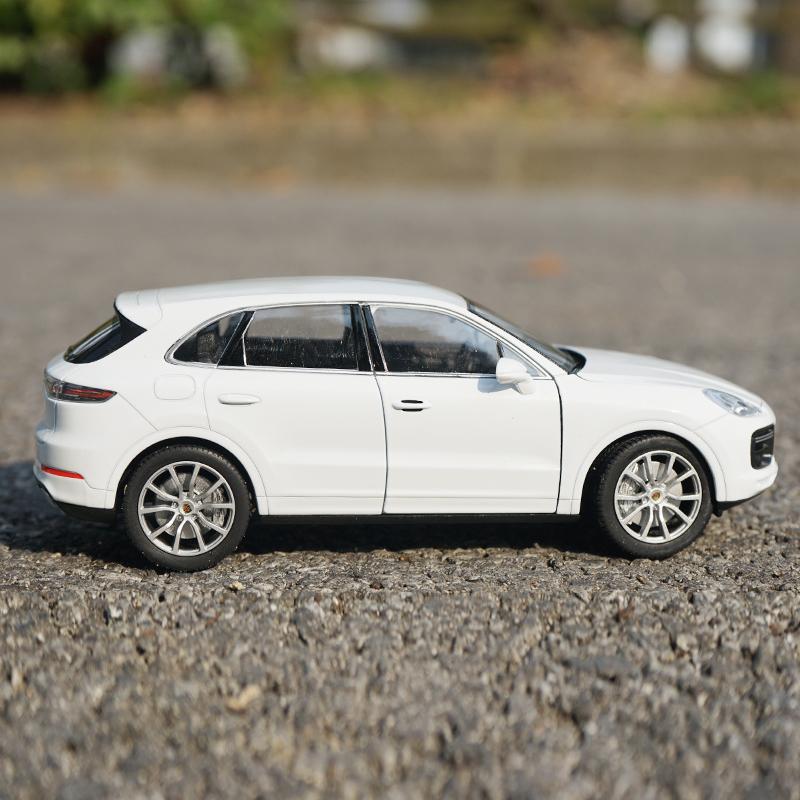 Welly 1/24 Porsche Cayenne Turbo SUV Alloy Car Diecasts & Toy Vehicles Car Model Miniature Scale Model Car for Children