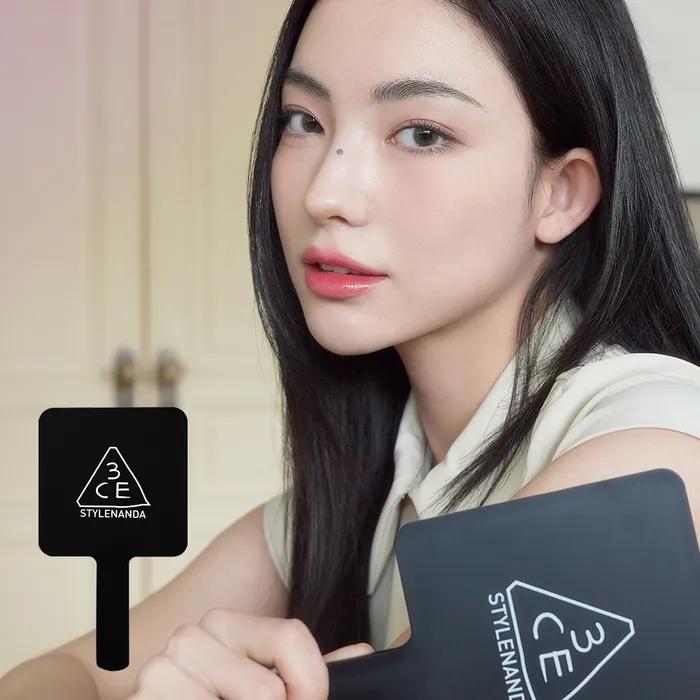 

Квадратное ручное зеркало ROSE BEIGE