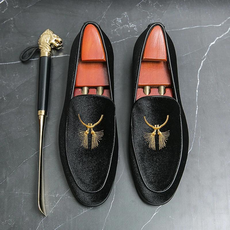 Mens Shoes Designer Trend Velvet Embroidery Leather Driving Shoes for Men Formal Wedding Prom Dress Shoes Men