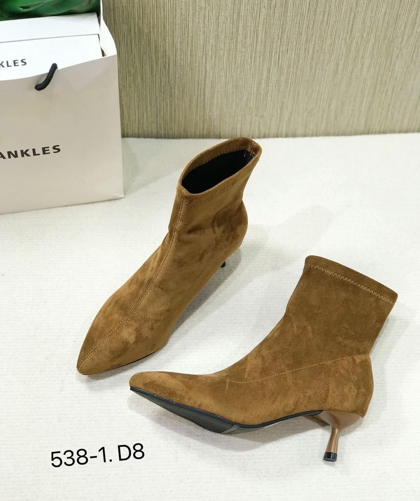 S538-1 French 2025 autumn and winter new temperament thin boots small ankle boots pointed fashion boots Martin boots women