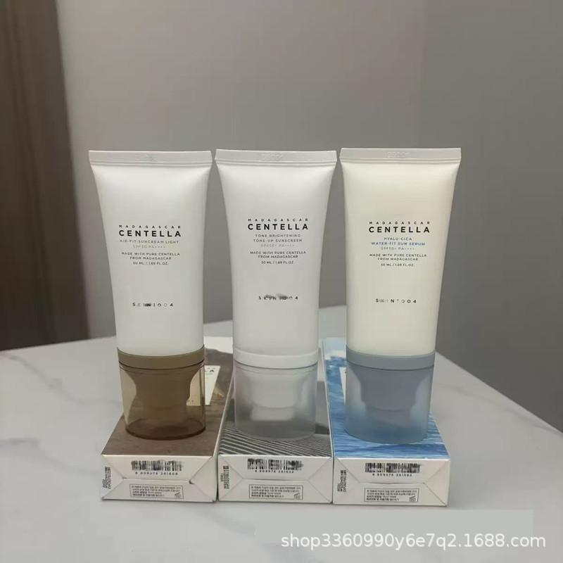 SKIN1004 Centella Asiatica Toner, Ampulle, Serum, Reiniger und Gesichtscreme von La Roche-Posay Angel Collection.