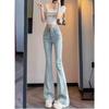 Pfirsichton Micro-Flare High-Waist Jeans mit Schleifen-Detail - Frühjahr/Sommer 2026