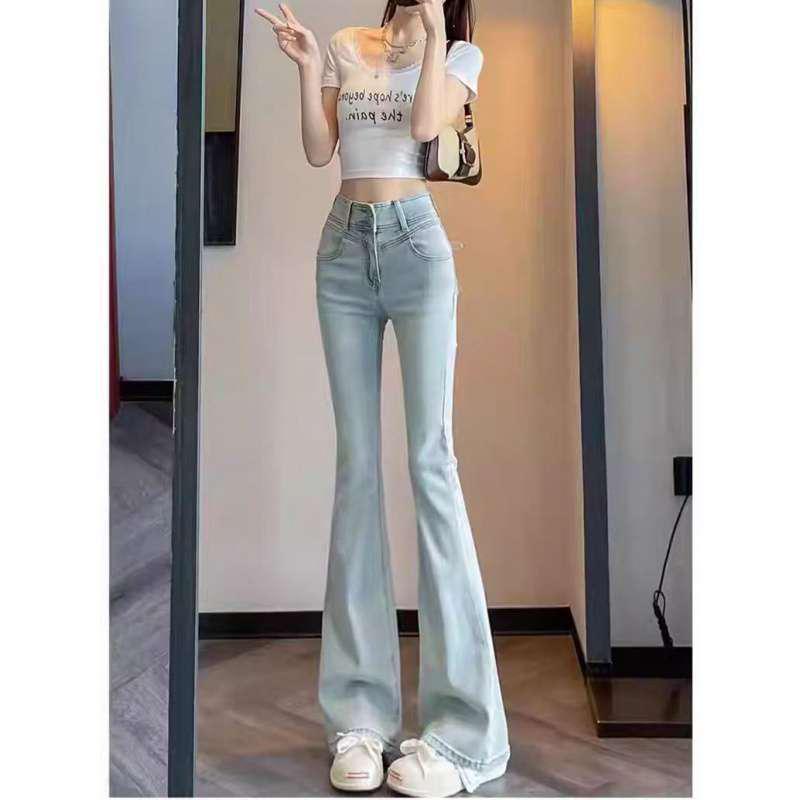 Pfirsichton Micro-Flare High-Waist Jeans mit Schleifen-Detail - Frühjahr/Sommer 2026