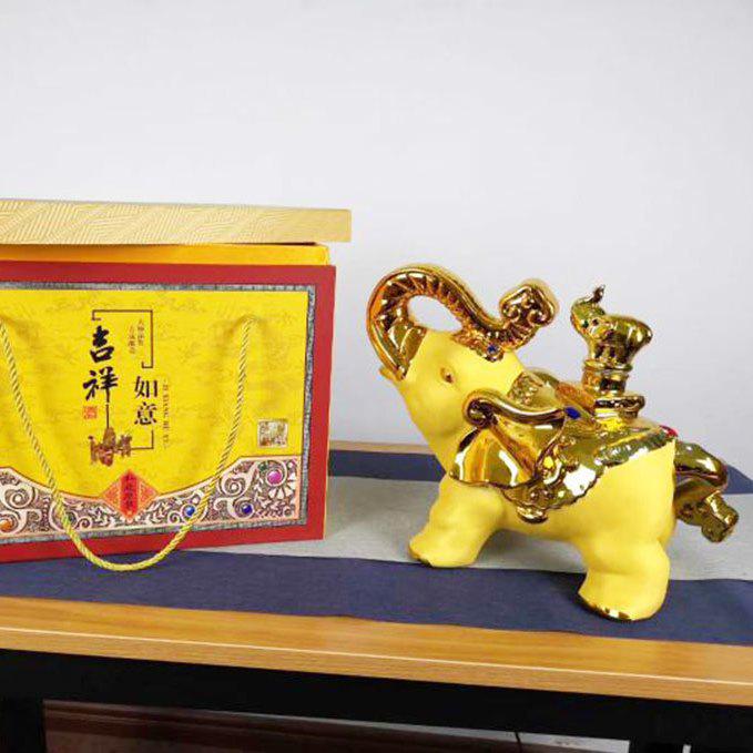 Chinese-Style Gold-Plated Ceramic Wine Bottle with Auspicious Elephant Design
