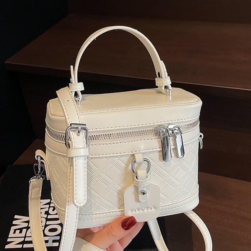 This Year's Popular Niche Design Fashion Temperament Portable Box Bag Casual Versatile Commuting Foreign Style Messenger Bag Bag Women