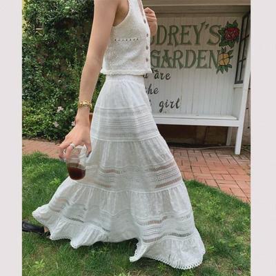 Vit Spets A-linje Lång Kjold för Kvinnor - Våren 2024 Fransk Design med Utskuren Detaljering och Splicad Sopande Fåll