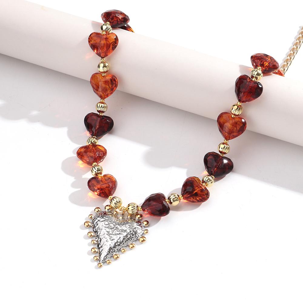 Vintage Amber Resin Heart Beads Choker Necklaces for Women Trendy Love Pendant Necklace Statement Jewelry Accessories Gift