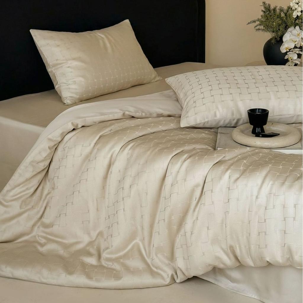 4-Piece Luxury Jacquard Ice Silk Cooling Comforter Set - Elegant Bedding Collection