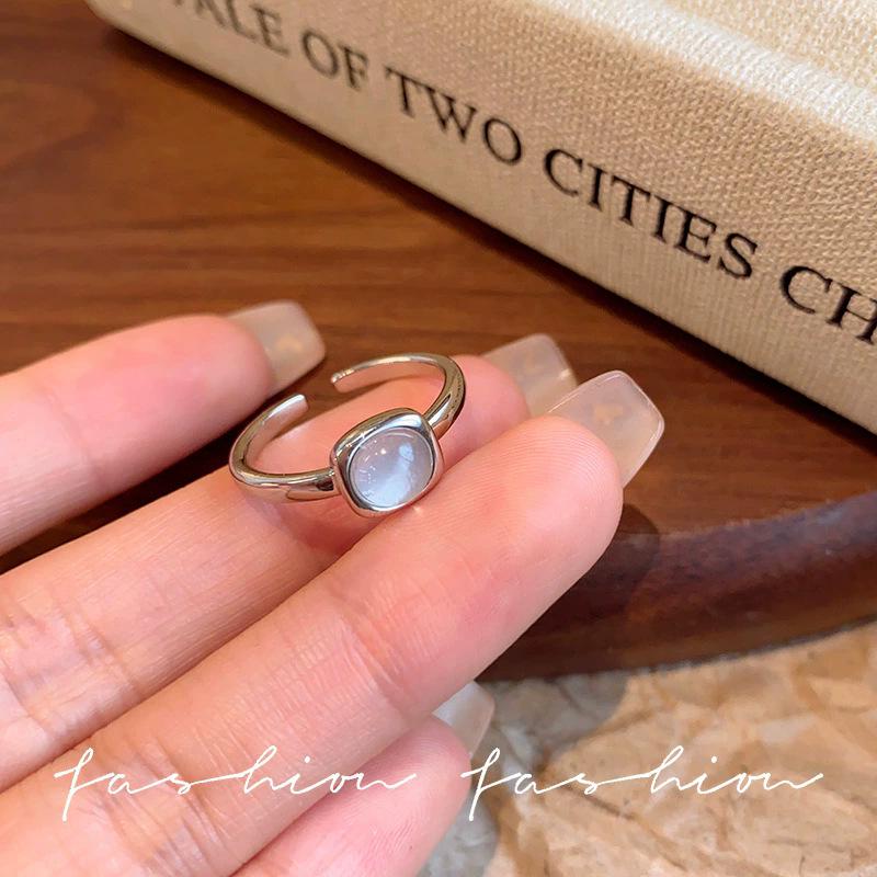 Elegant Butterfly Zircon Silver Ring: Women's High-End Luxury Style Jewelry