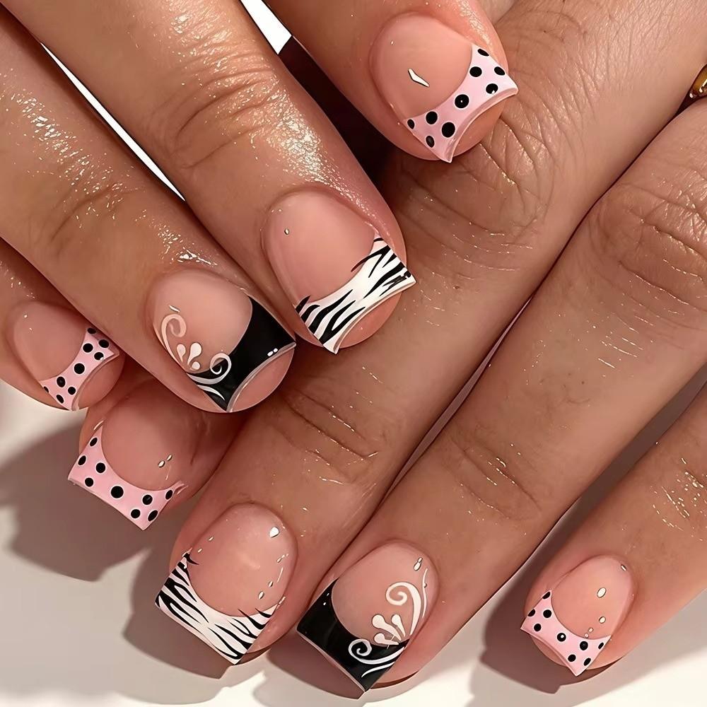 24Pcs False Nails Set Polka Dot Pattern Short Square Nails Sweet Press On Nails