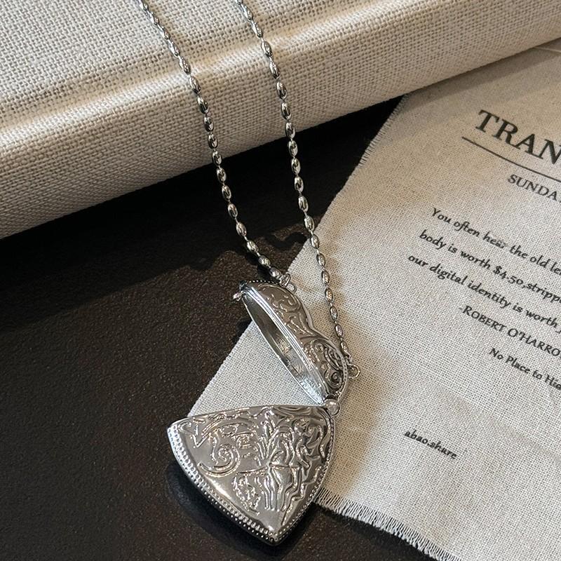 2025 Vintage Exquisite Creative Mini Bag Pendant Stereo Heart Shape Sliver Color Long Can Be Opened Sweater Chain For Women Gift