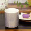 Stilvolle Kutani-Ware-Teetasse in Lila von Waza no ein tolles Geschenk für und 88. silberfarbene Kura. Geburtstage, 60., 70., 77., 80., Geburtstage.