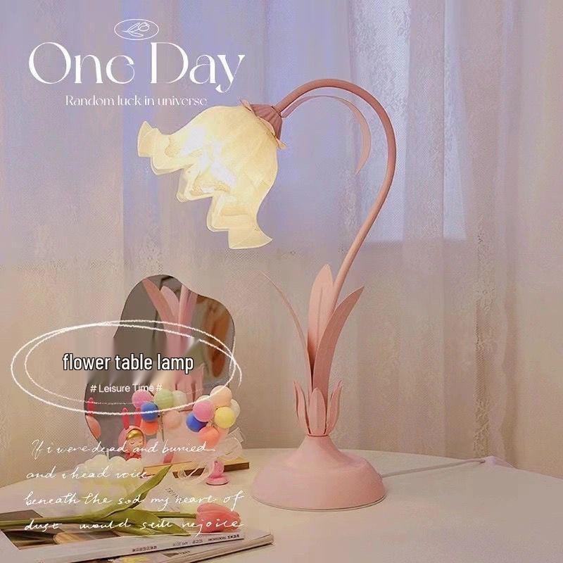 Pastoral Study & Bedroom Night Light: Eye-Friendly Internet Celebrity Table Lamp with Floral Design