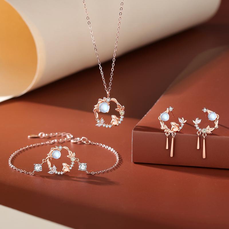 Rabbit Pendant Necklace Fresh and Sweet Zodiac Rabbit Moonstone Collarbone Chain Women's Light Luxury Gift Jewelry Accessories