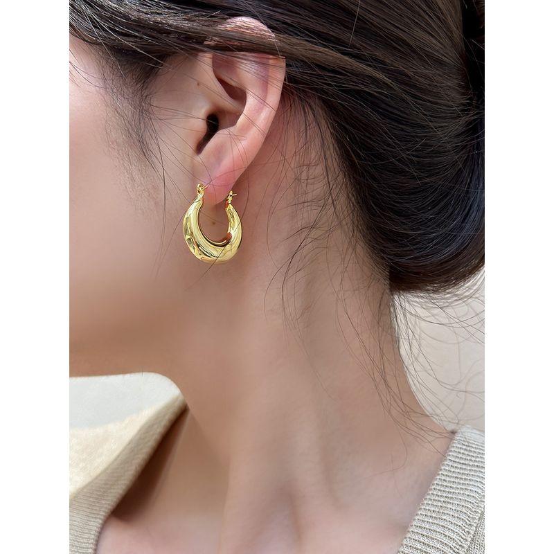 

French Entry Lux Retro Fancy Ear Clip Fashion Special Interest Earrings Gold Metal Glossy Surface round Ring Earrings Earrings for Women Gold