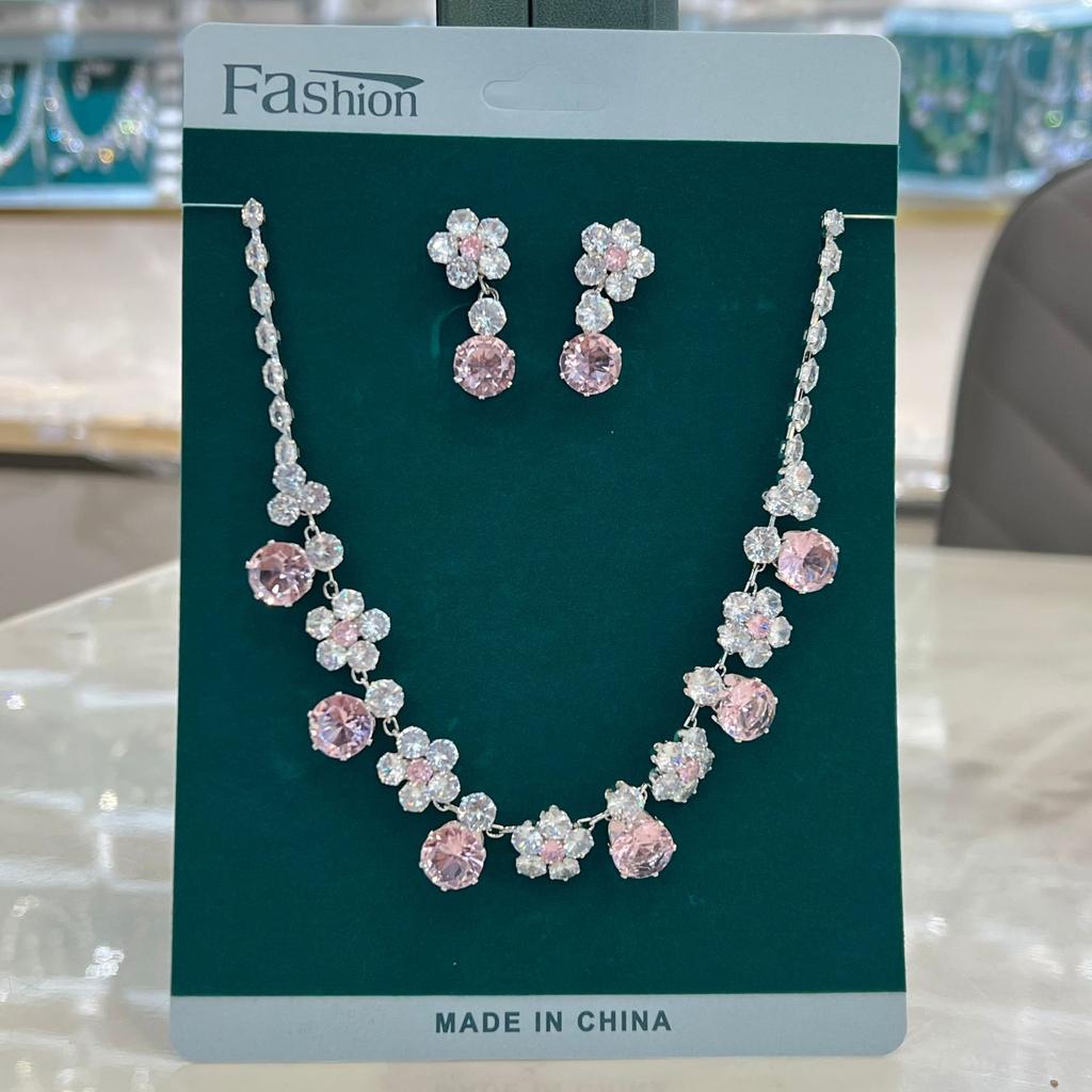 Court Style Zircon Flower Pendant Earrings Necklace Exquisite Elegance Light Luxury High-end Fashion Atmospheric Jewelry Set Female 2026