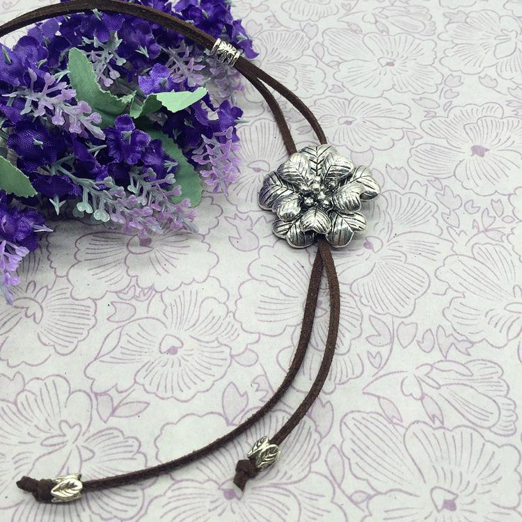 Retro ethnischer Stil handgefertigte tibetanische Silber Blume lange Halskette, antiker Silberanhänger mit Fransen Damenmode Pulloverkette Accessoires