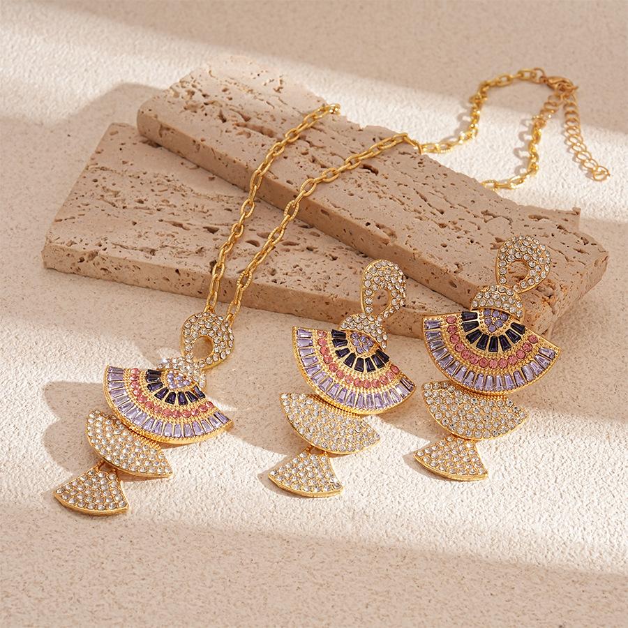 Diamond-encrusted zircon fan-shaped geometric necklace, personality temperament, collarbone necklace