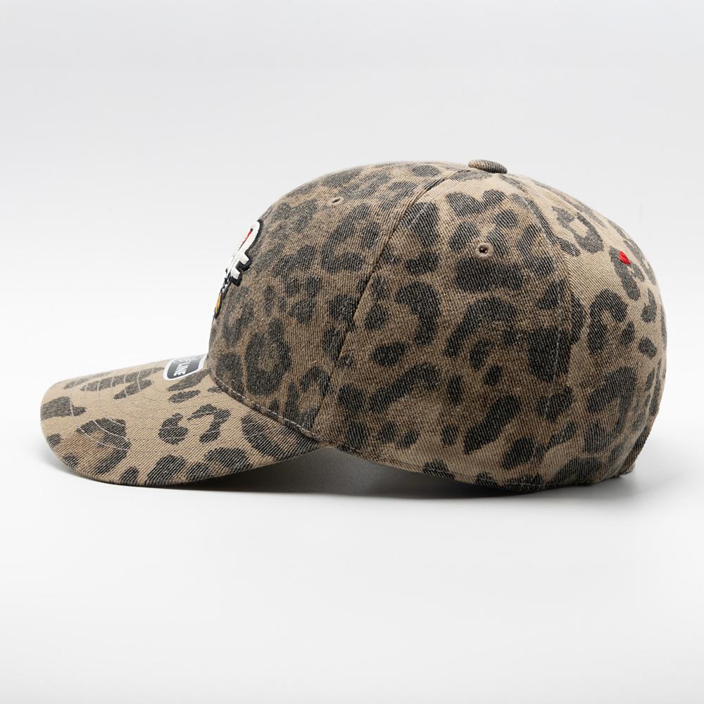 Wieoldeuwoldeu Leopard Heart Logo Ball Cap