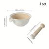 Un set di ciotole giapponesi in ceramica per macinare con un pestello, ideale per preparare la pasta di riso, adatto per utensili manuali da macinazione domestica.