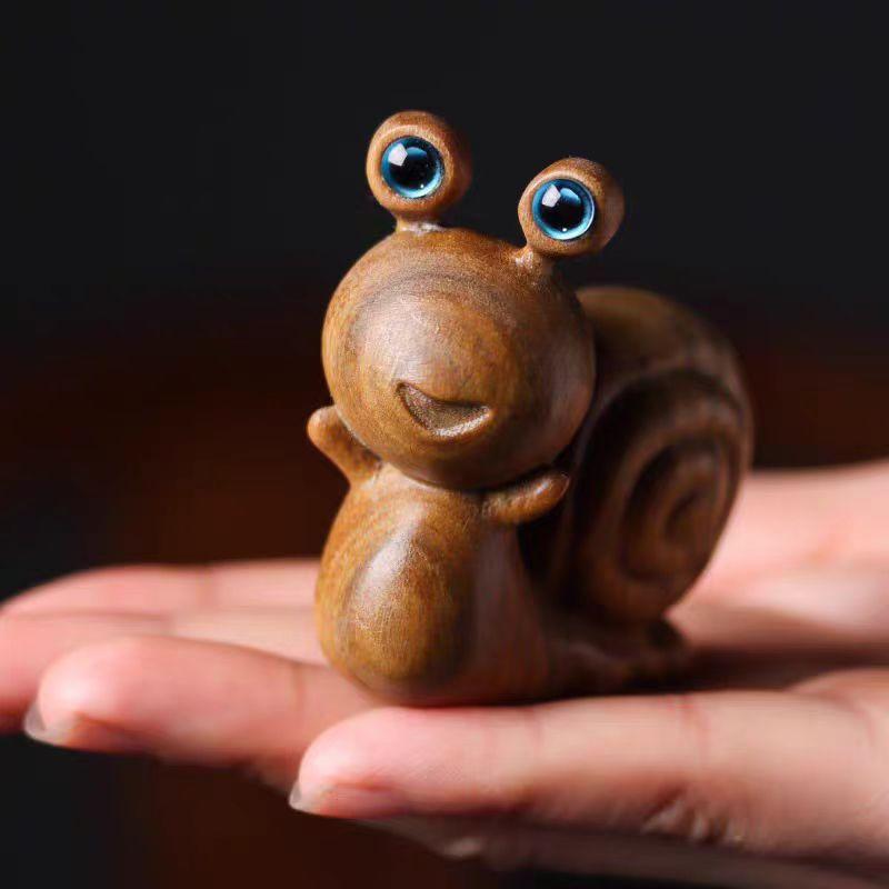 Wooden Snail Figures,Green Sandalwood Carving Smiling Snail Statuette,Cute Desktop Ornament,Office Decoration Home,funny Gifts