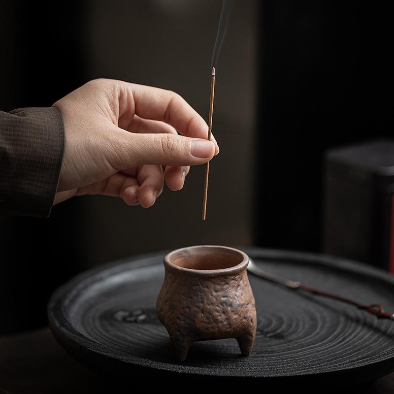 Three-legged small incense burner, retro incense insert, aromatherapy device, kung fu tea set accessories, incense holder