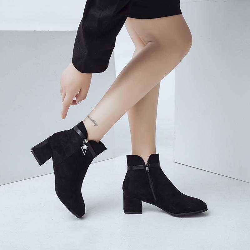 Ladies' Velvet Warm and Charming Fashion Sexy High Top Boots Leather Shoes Fashionable Thick Heel Fashion Boots Short Leg Women's Boots