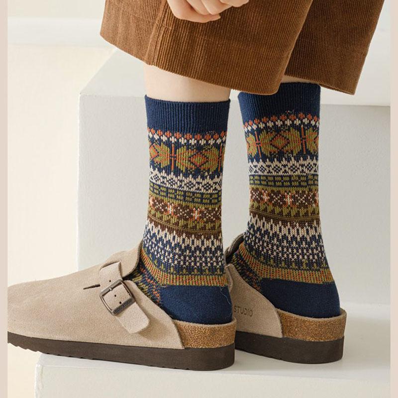 Retro National Style Embroider Flower Socks Women Trend Streetwear Knitted Middle Socks Female Autumn Winter Chic Contrast Socks